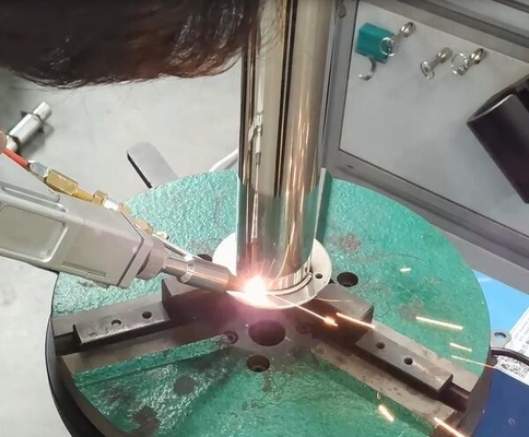 Portable Handheld Fiber Laser Machine , Aluminium Stainless Steel Wire Mesh Welder
